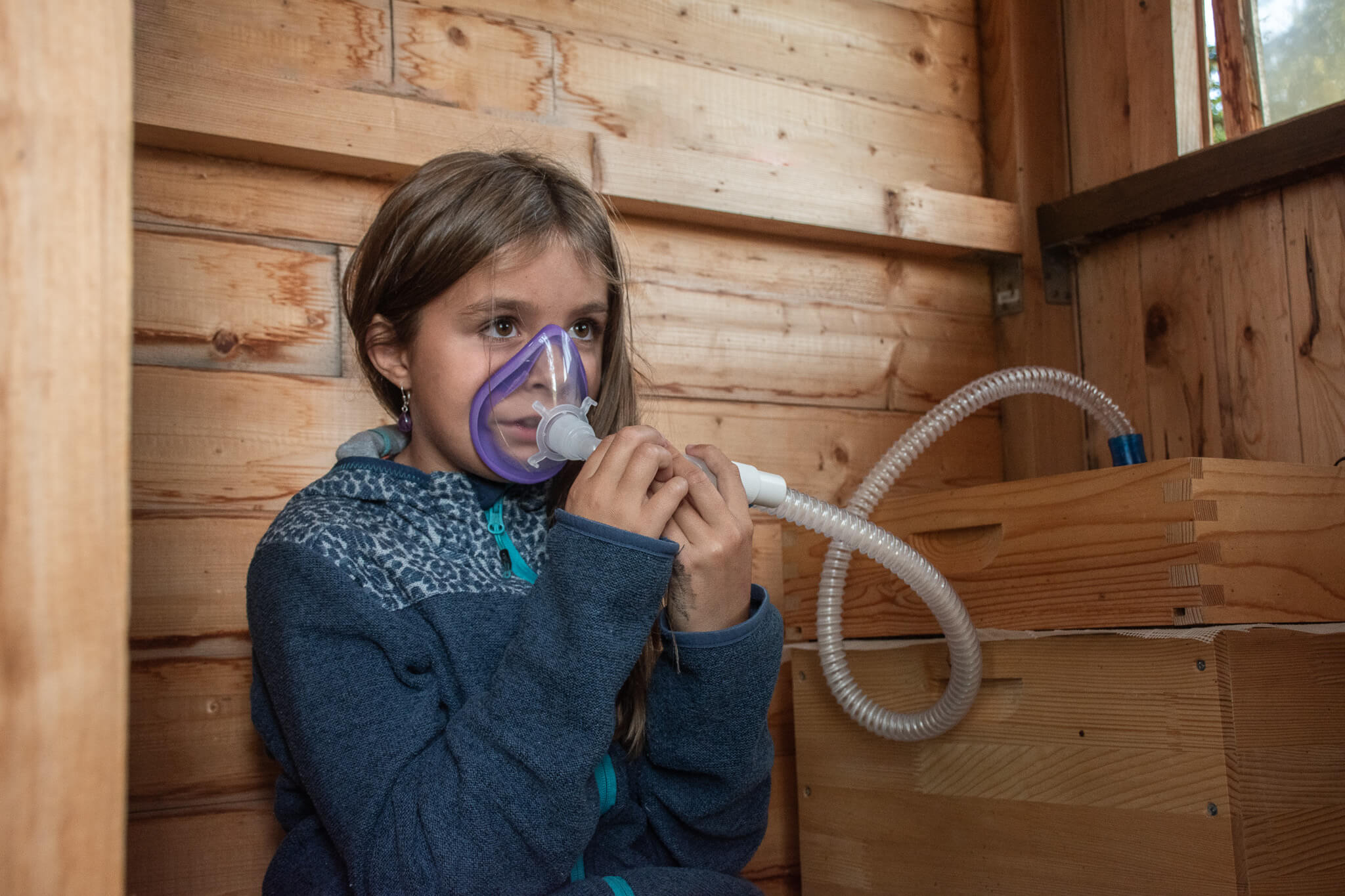Mädchen beim Stockluftatmen